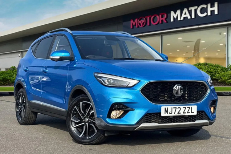 This MG ZS 1.0 T-GDI Exclusive comes in the stunning battersea blue metallic paintwork (Swansway)