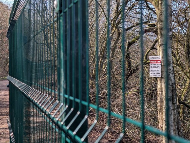 Plans to install a fence around a lake at Astbury Mere Country Park have been met with outrage from residents (Credit: LDRS)