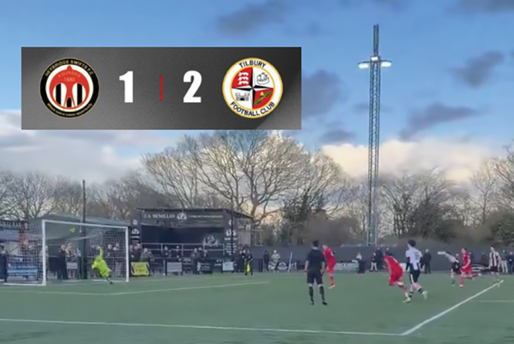 Ronnie Winn steps up to score from the spot.