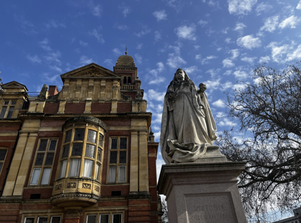 Warwick District Council approves 100 percent Council Tax premium on second homes from 1 April 2027 to boost local housing (image via Nub News) 