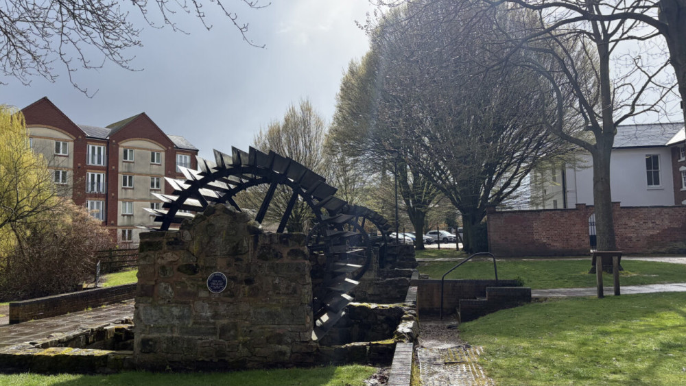 Are you looking for something to do this weekend? (image via Livia Gregor)