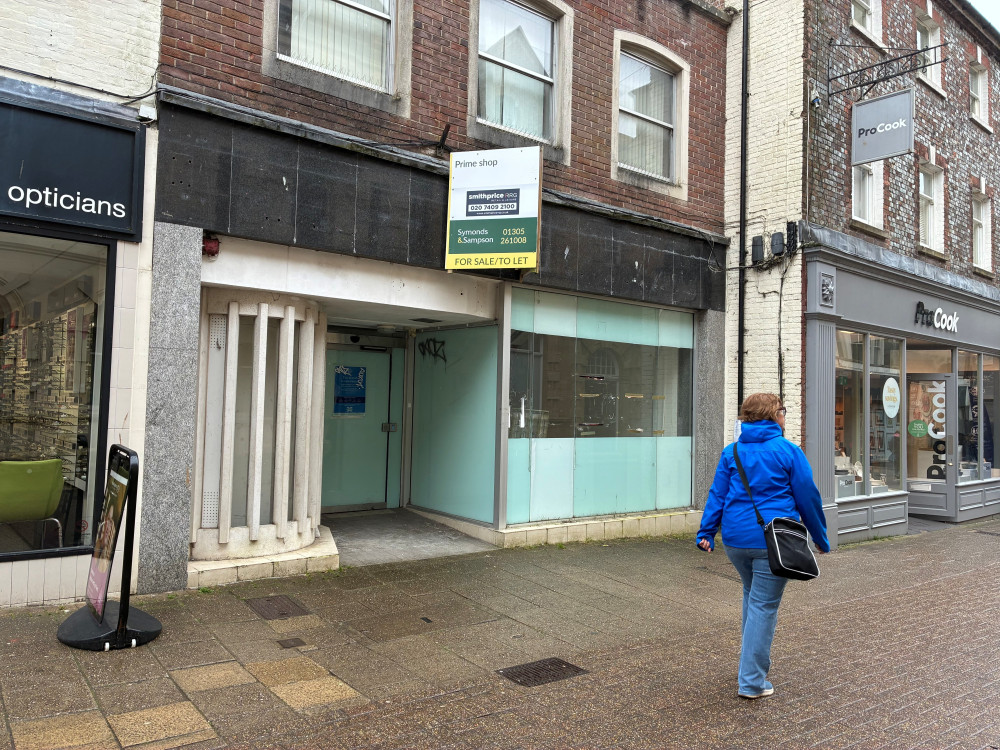 The existing vacant former Halifax Bank building.