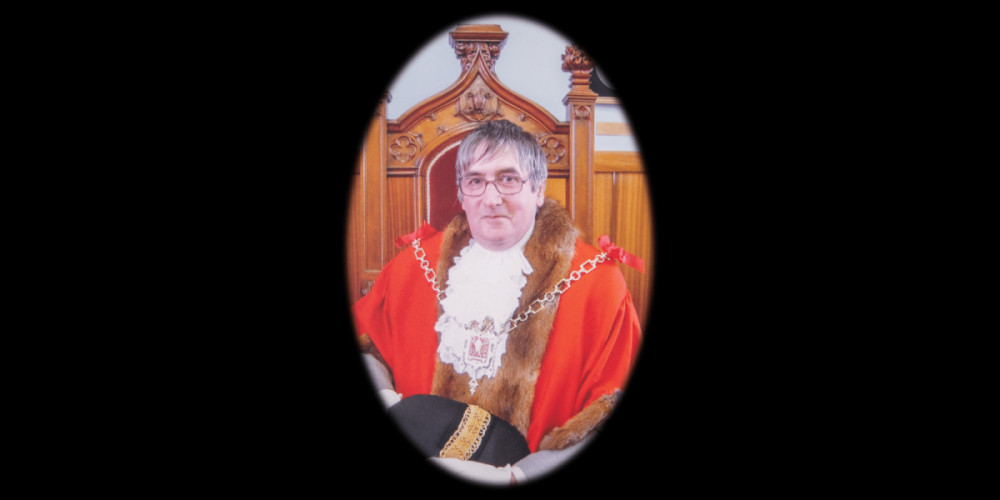 Glastonbury mourns former mayor Andy Willis, who passed away peacefully at home on Saturday, 28 March. The flag will fly at half mast until after the funeral.