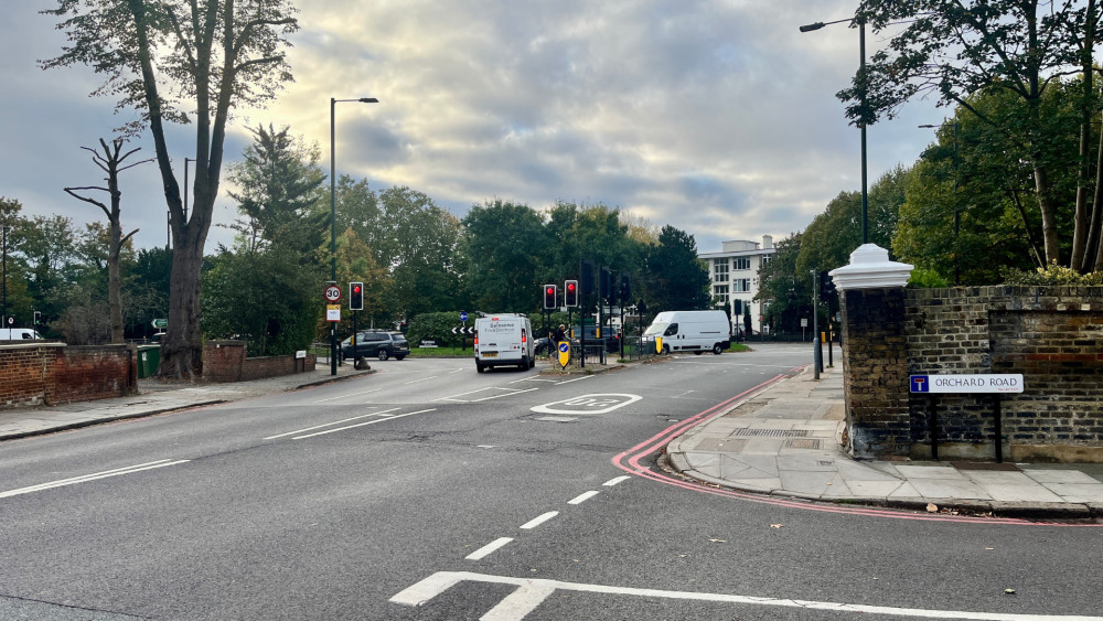 St Margarets Road in Twickenham is closed southbound as Cadent Gas carries out emergency repairs to a leaking gas main (credit: Nub News).