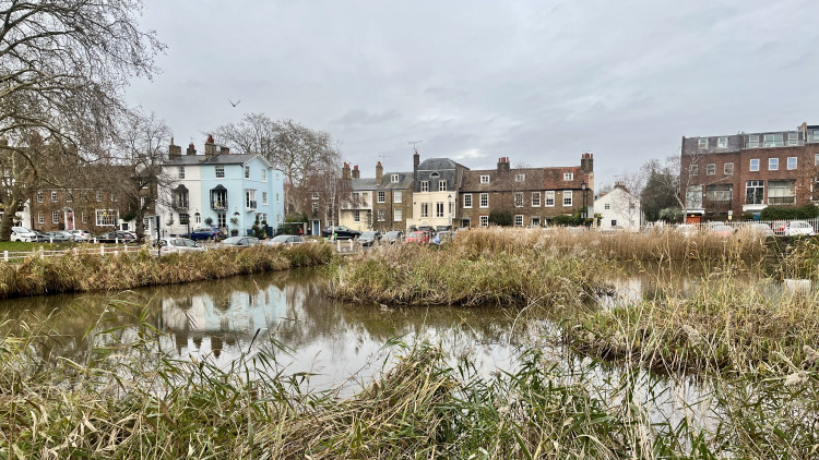 Richmond Council has introduced the Kew Green Traffic Reduction Scheme, using ANPR cameras to limit through-traffic and improve safety on roads near Kew Green (credit: Nub News).
