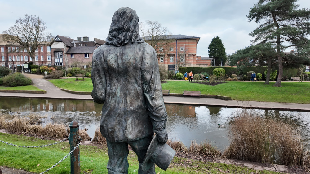 Are  you looking for a new job? (image via Livia Gregor)