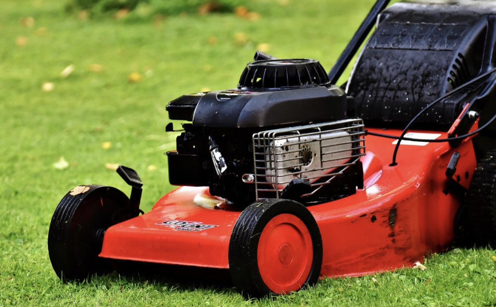 Warwickshire residents can apply for a garden waste permit for collections from 1 April 2026 to 31 March 2027 for £51  (image via Alexas / Pixabay)
