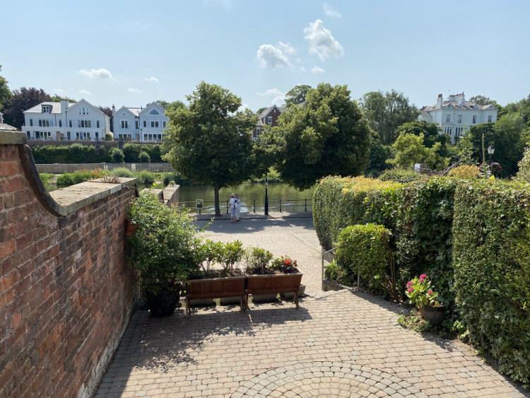 Thornley Groves presents this superb mews style two-bedroom riverside townhouse (Thornley Groves)