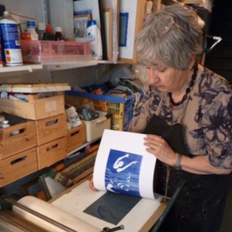 Sue Ribbans printmaking demonstration (credit: Image supplied).