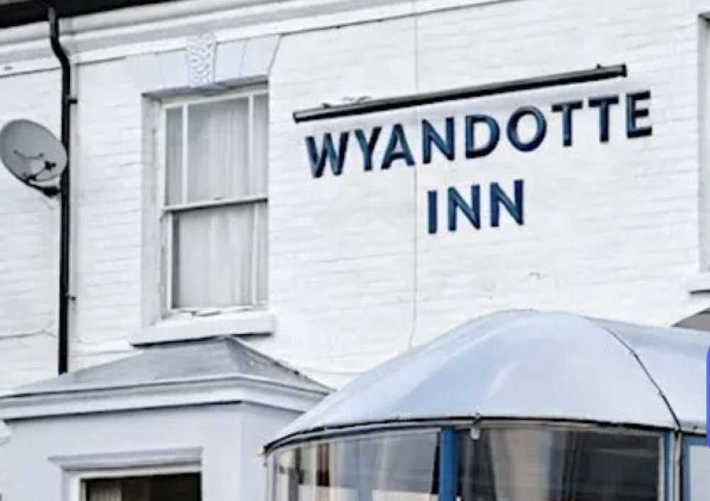 A dog wash trailer arrives at the Wyandotte Inn in Kenilworth this Friday (10 April) (image supplied)