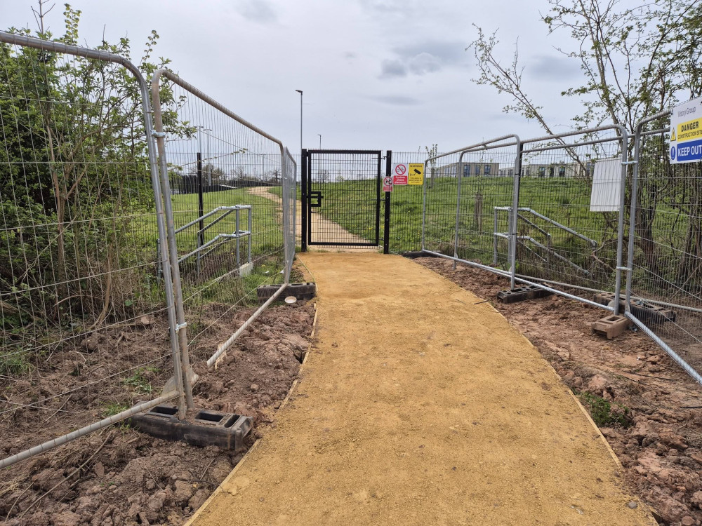 The gate and path now connect Stoneleigh View and Kenilworth School (image by Kenilworth Liberal Democrats)