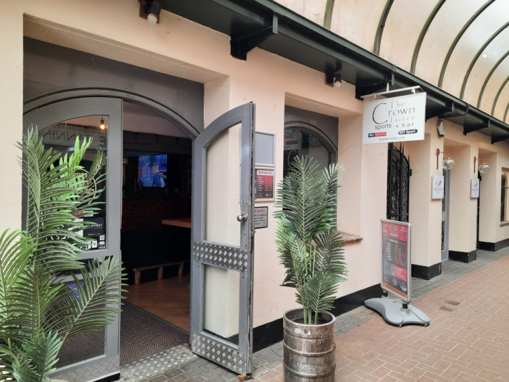 The Crown Tavern is one of the local businesses to receive the top hygiene rating in the last few months (image by Nub News)