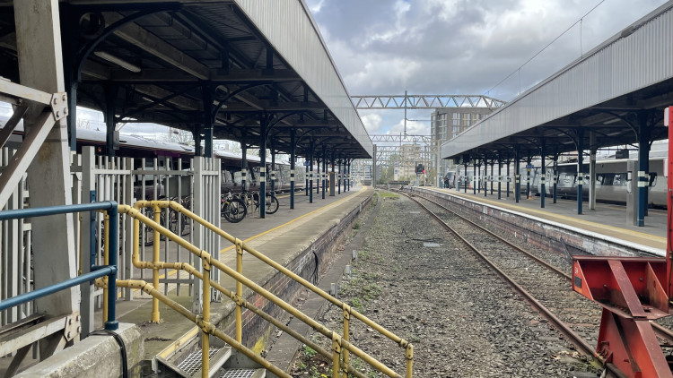 Rail passengers through Stockport are facing 'major' disruption until 2pm due to damage to the overhead wires at Manchester Piccadilly (Image - Nub News)