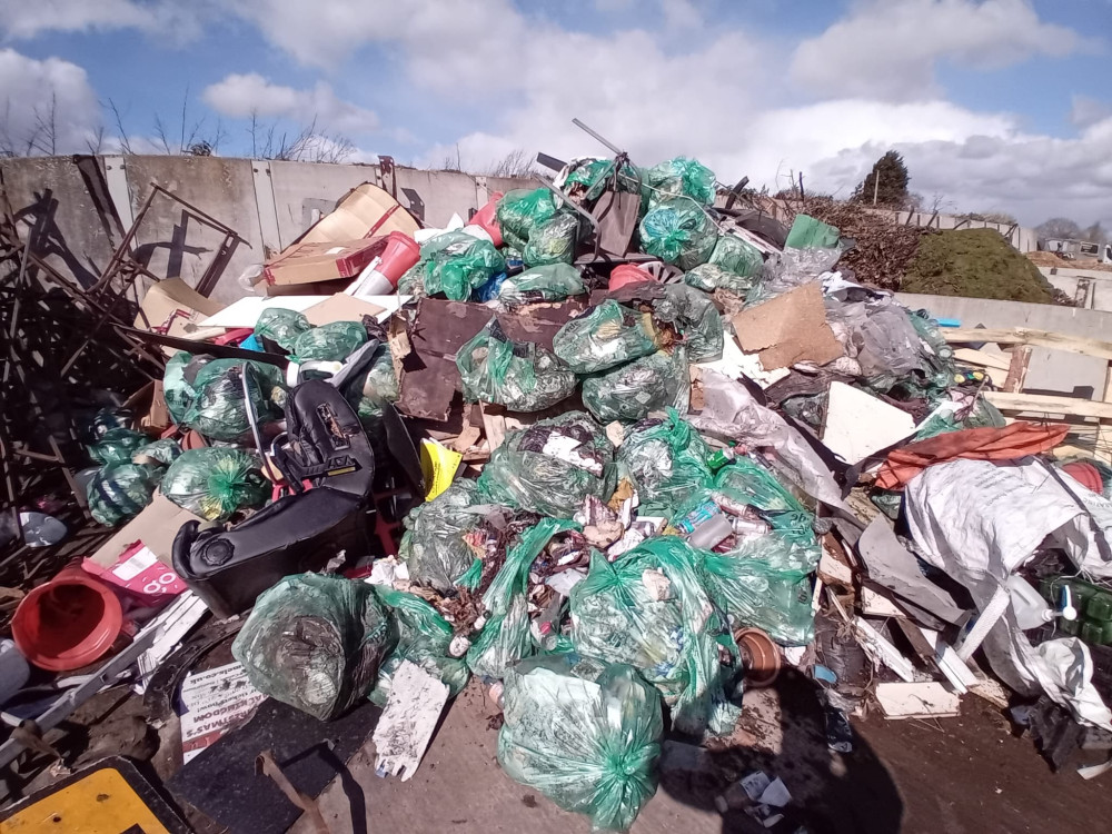 The A46 clean-up collected over 25,000kg of litter from Coventry to Stratford,  around the same size as two double-decker buses (image via WDC)