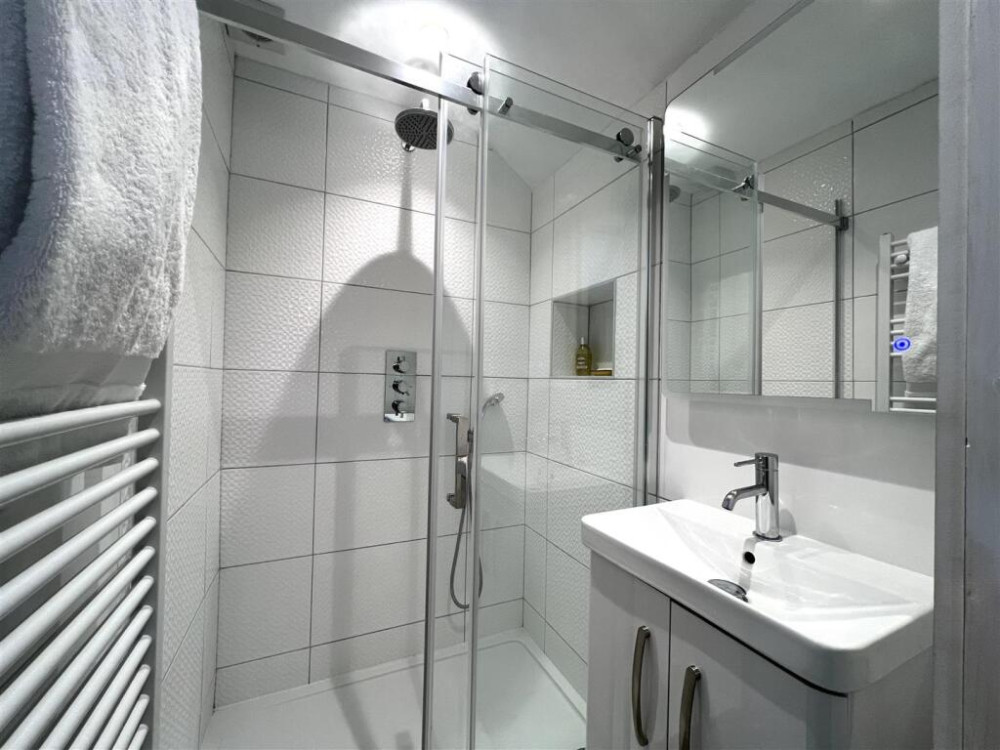 Master bedroom en suite (Credit: Stephenson Browne)