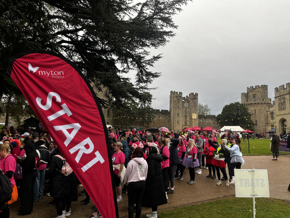 Around 1,800 participated in the Moonlight Walk in Warwick on 17 April 2026 (image via Nub News)
