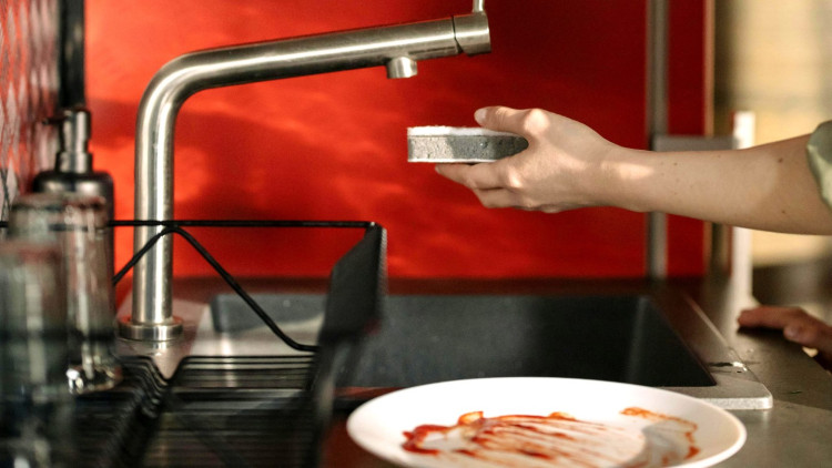 Have you experienced any issues? (image via cottonbro studio on Pexels)