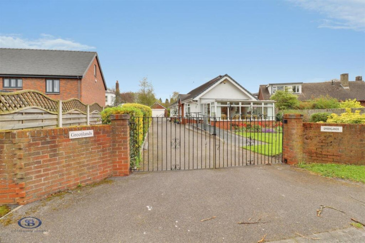 Well presented, individually designed substantial plot with no onward chain.  (Photo: Stephenson Browne)
