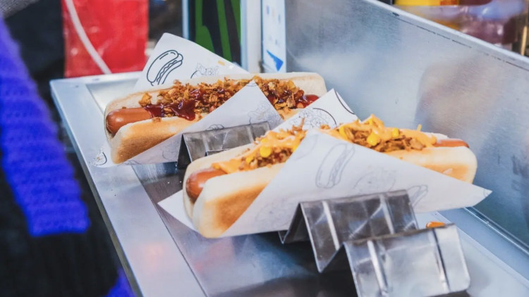 The Arts, Eats and Treats festival returns to Victoria Park in Leamington this June (image via CJ's Events) 