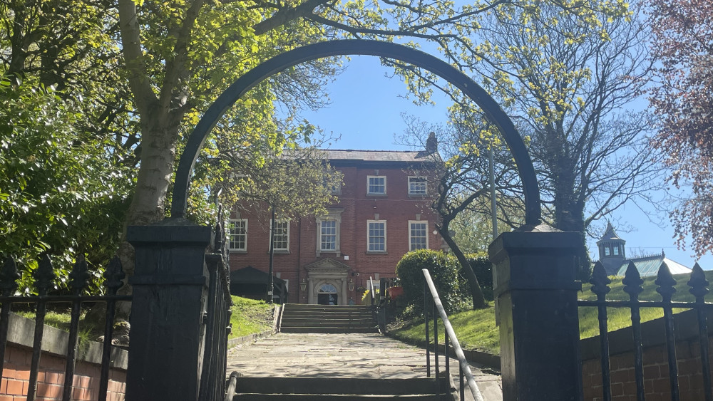 Greene King, which owns and manages the Old Rectory Pub in Stockport town centre, is considering its potential closure (Image - Nub News)