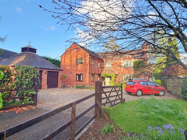 Our property for this week comes courtesy of our exclusive property sponsor Julie Philpot Residential