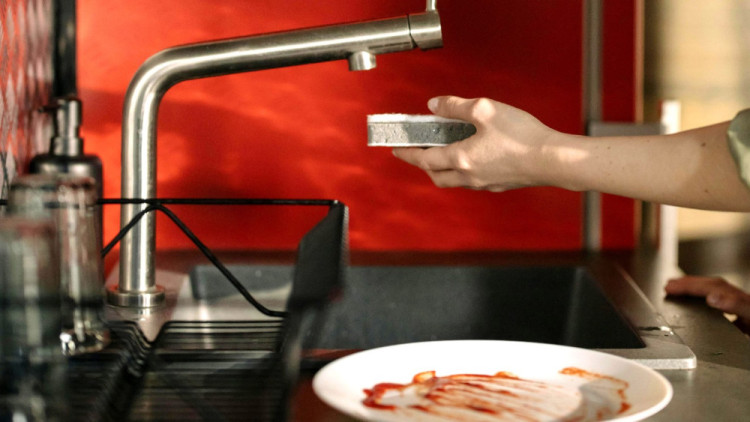 Are you experiencing any issues? (image via cottonbro studio on Pexels)