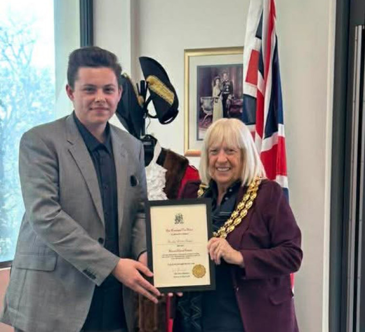 Franky received his certificate of recognition from mayor Cllr Sue Shinnick. 