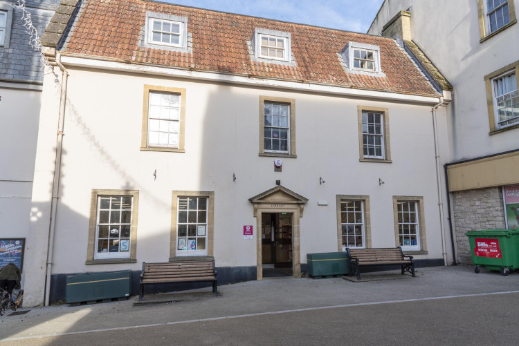 Shepton Mallet's library may become a town centre hub outside normal hours if councillors agree to take over from 7 Starlings by May's end.