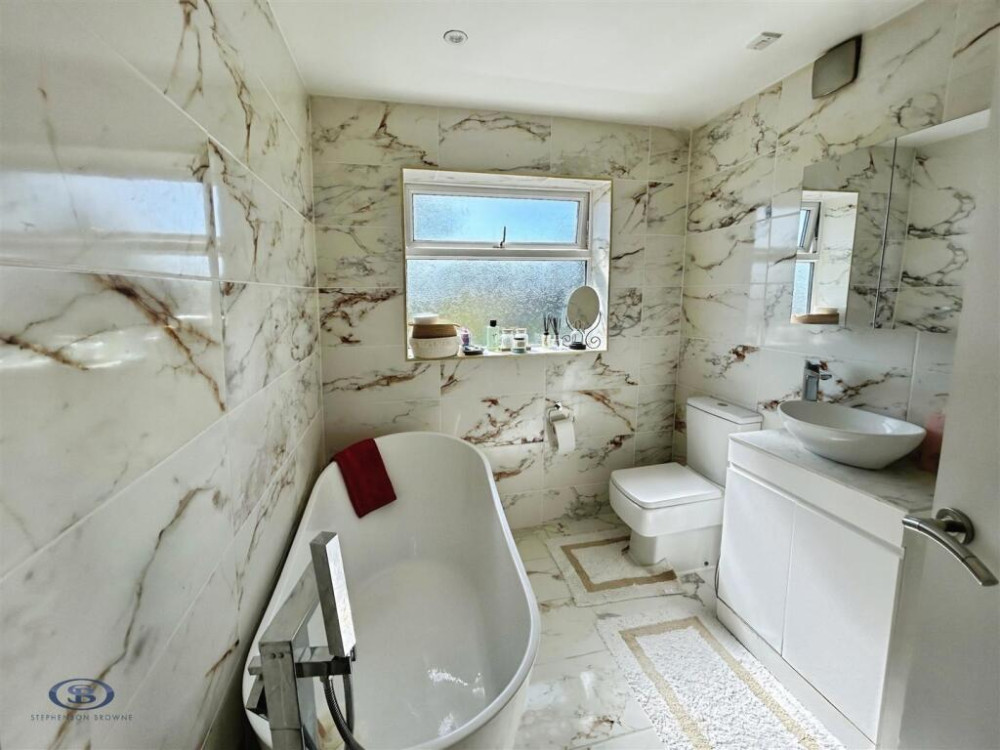 Bathroom (Credit: Stephenson Browne)