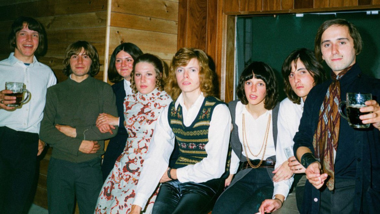 An image of David Bowie backstage at the former Poco a Poco club in Heaton Chapel has resurfaced after more than 50 years (Image via Stockport Music Story)