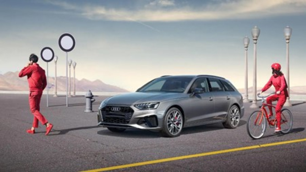 A driver pauses at the roadside as emergency responders arrive, highlighting how quickly everyday journeys can turn into moments where first aid knowledge matters