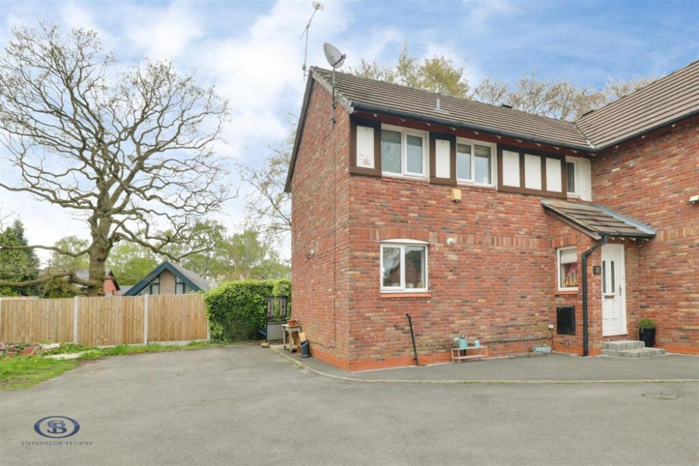 A two bedroom end-mews home with a larger than average plot and garden. (Photo: Stephenson Browne)
