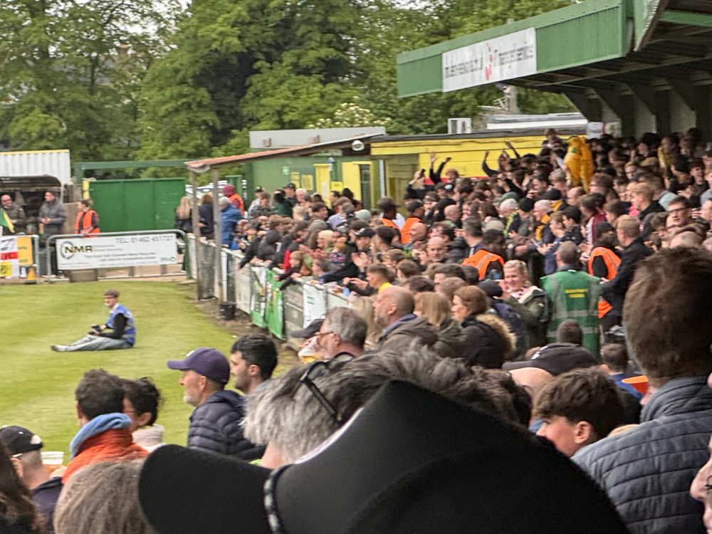 Big crowd @ Top Field 