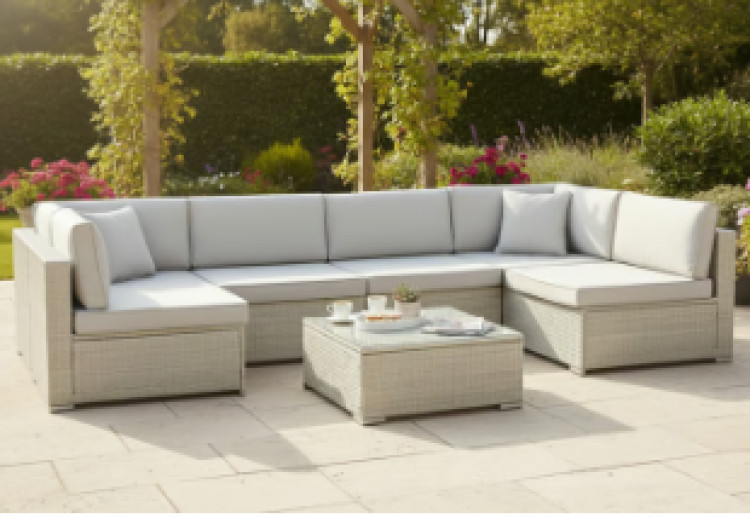 Spacious 6-Seater Modular U-Shaped Rattan Garden Sofa Set