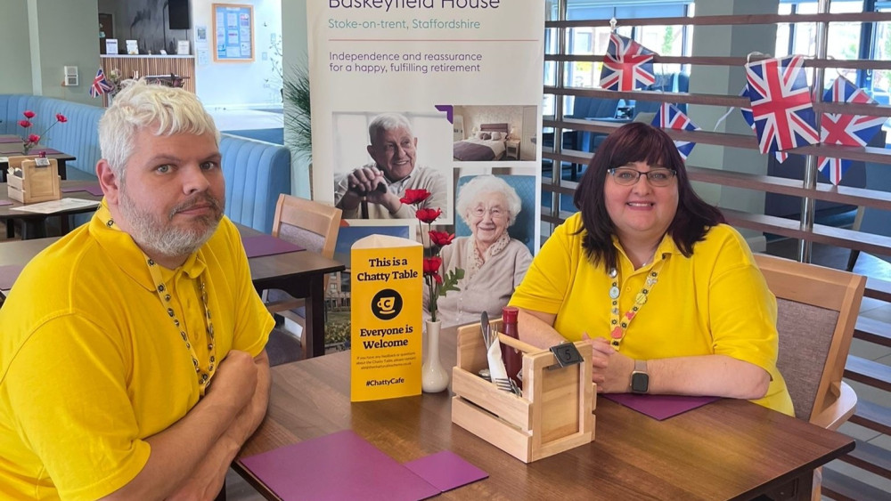 Volunteer hosts Jason Mottram and Sandra Smith (image via Chatty Cafe Scheme)