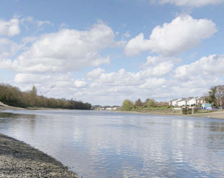 Adam Khan was navigating on a flood tide near Mortlake/Quintin Boat Club (Image via Google Maps)