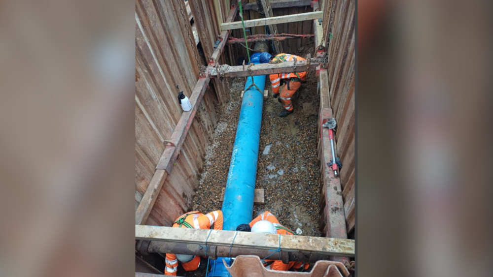 Thames Water engineers repairing the burst pipe in Richmond Hill on Tuesday, 5 May (credit: Thames Water).