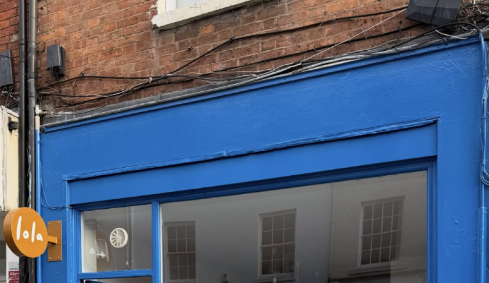 A family-run business, the Caffeine Project UK, is set to replace the former Lola cafe on Regent Street in Leamington.