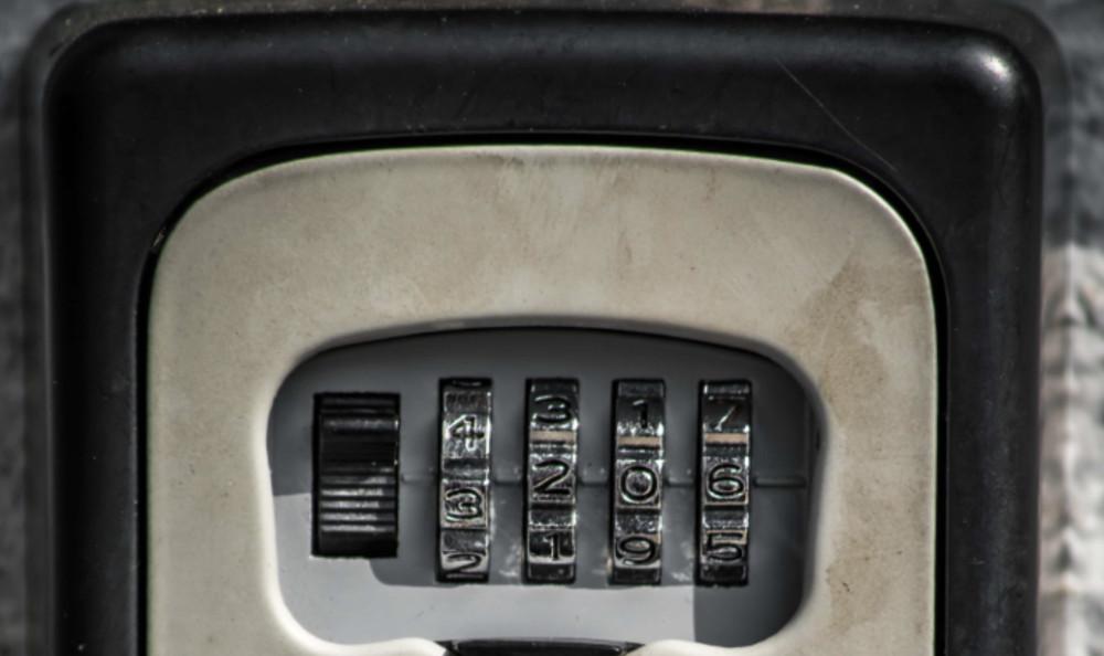 Leamington Police have advised locals to review their key safes following several reports of them being targeted and removed(image via Pixnio)