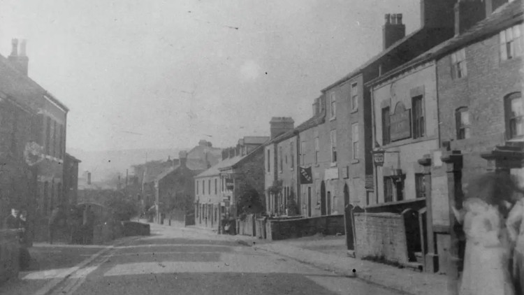 Town Street in Marple Bridge, with the Railway Inn (as it was then known) on the right (Image via Robinsons)