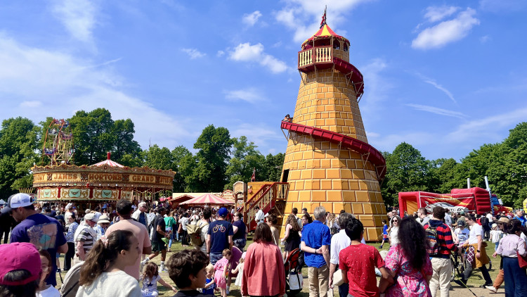 Crowds packed the Green for this year's Richmond May Fair this past weekend (credit: Nub News).