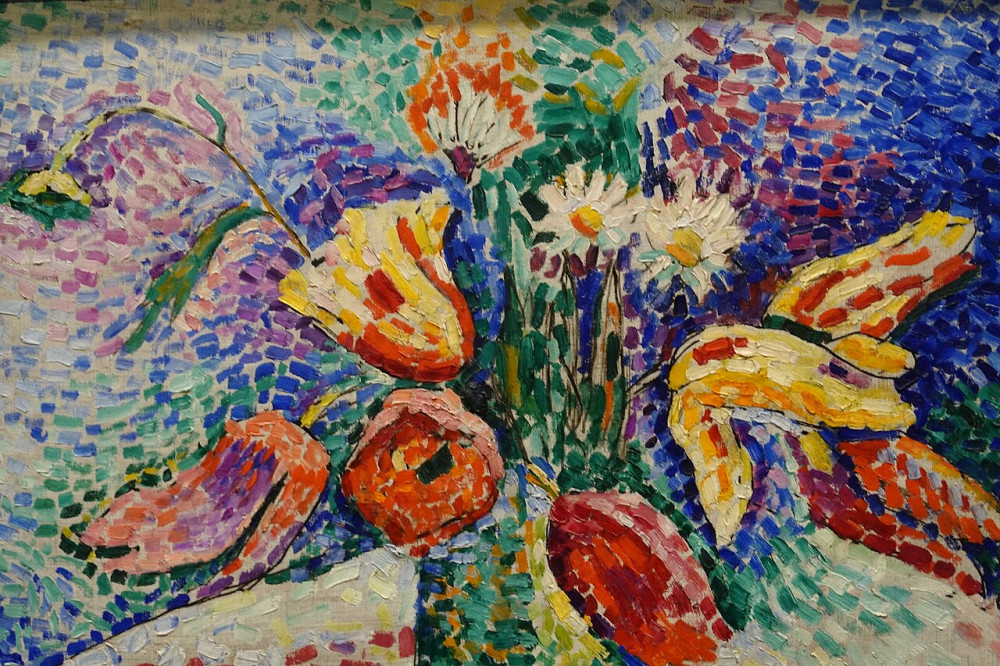 Learn how to abstract your observations from a curated still life, guided through a series of techniques leading to drawing with scissors