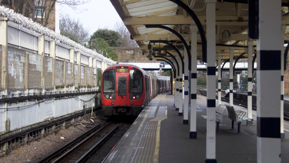 The RMT has called off planned strikes between on 19 May and 21 May (credit: Nub News).