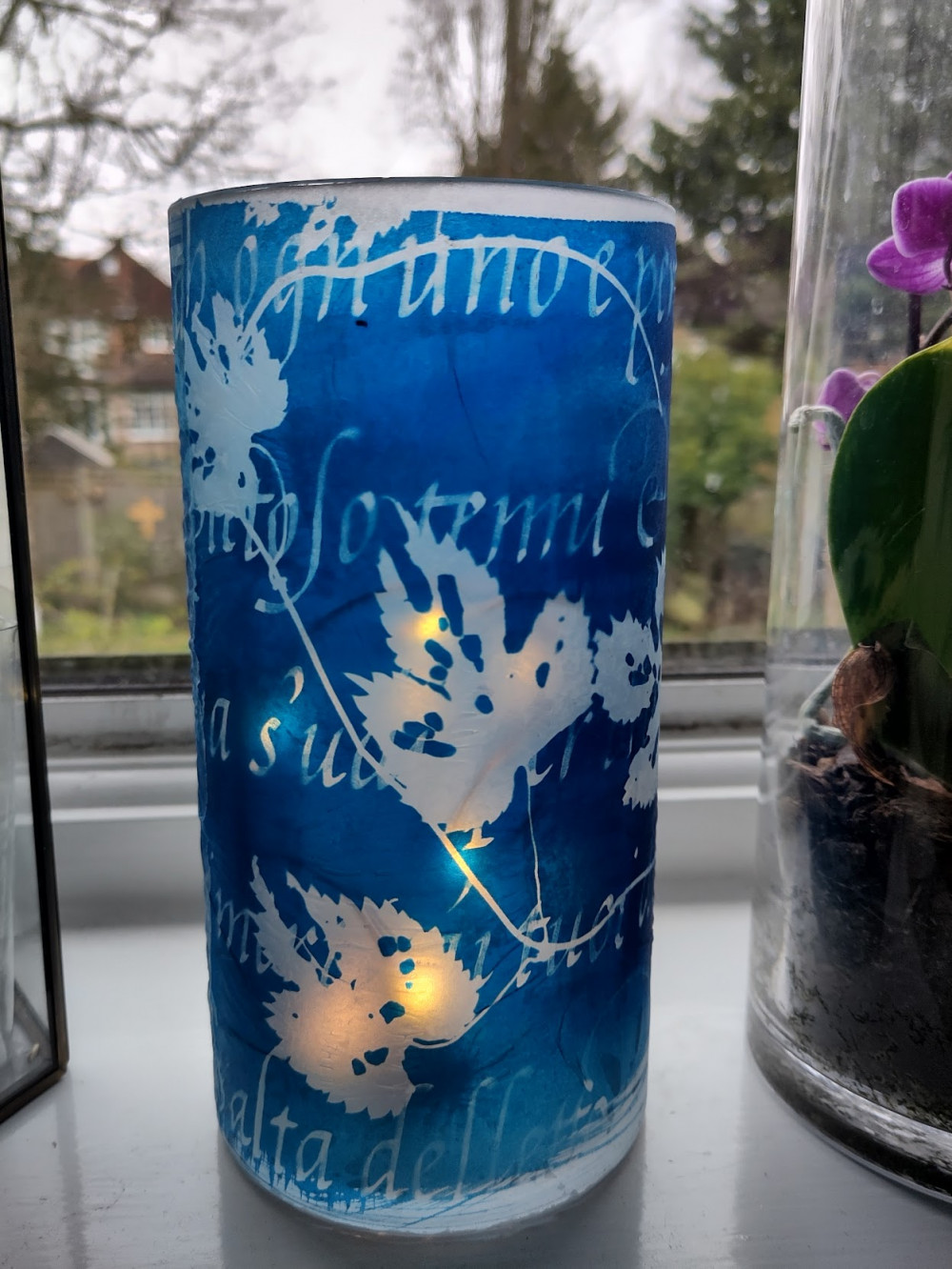 Printing with Sunshine - make Cyanotype prints.