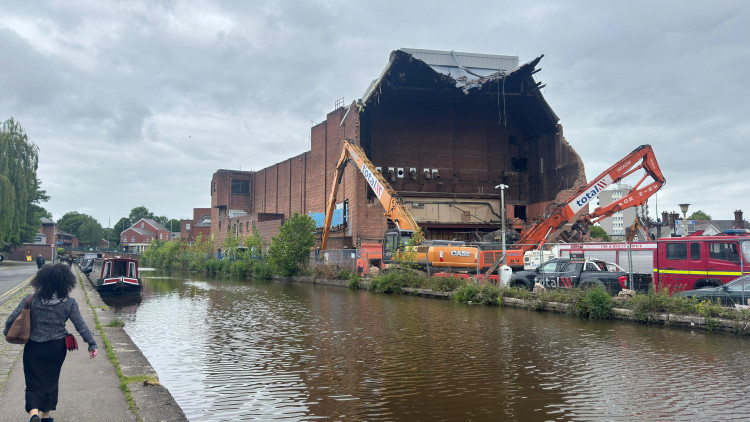 Demolition work is now underway at the former Mecca Bingo site on Union Terrace (Image via: Richard Trotter)