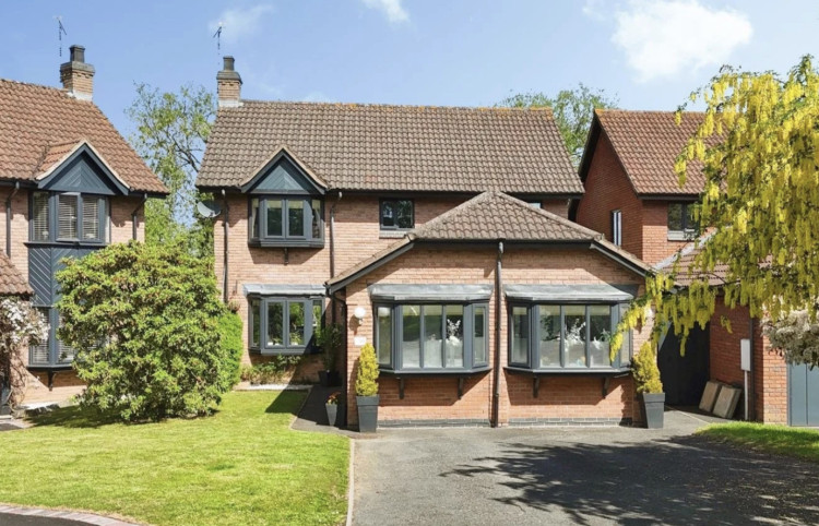 This week we have looked at on St. James Meadow Road in Leamington Spa for over £625,000.