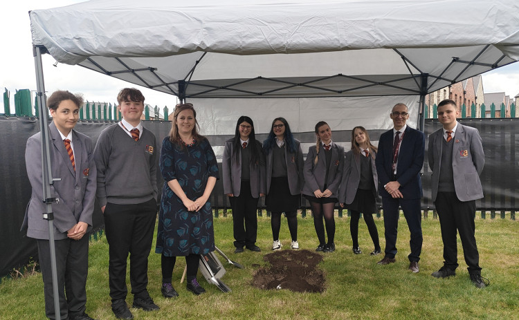 Jen Craft and Mark Vickers with students. 