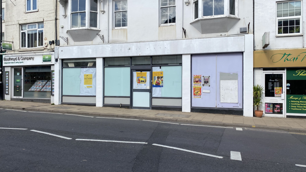 The former Lloyds bank on Warwick Road is set to become a charity shop (image by Nub News)