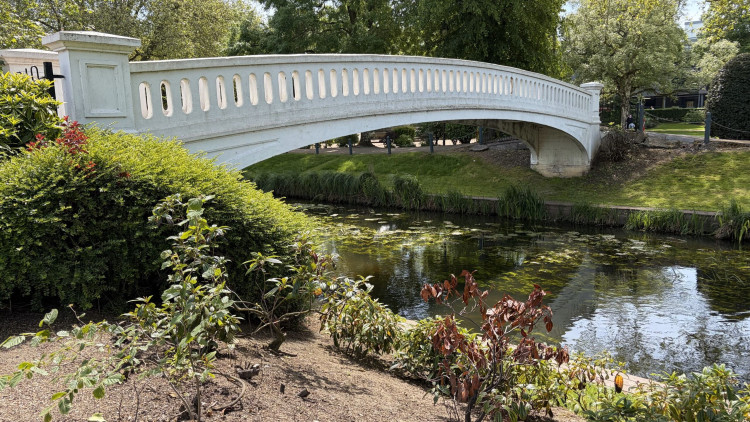 Do you have plans for the bank holiday weekend? (image via Livia Gregor)
