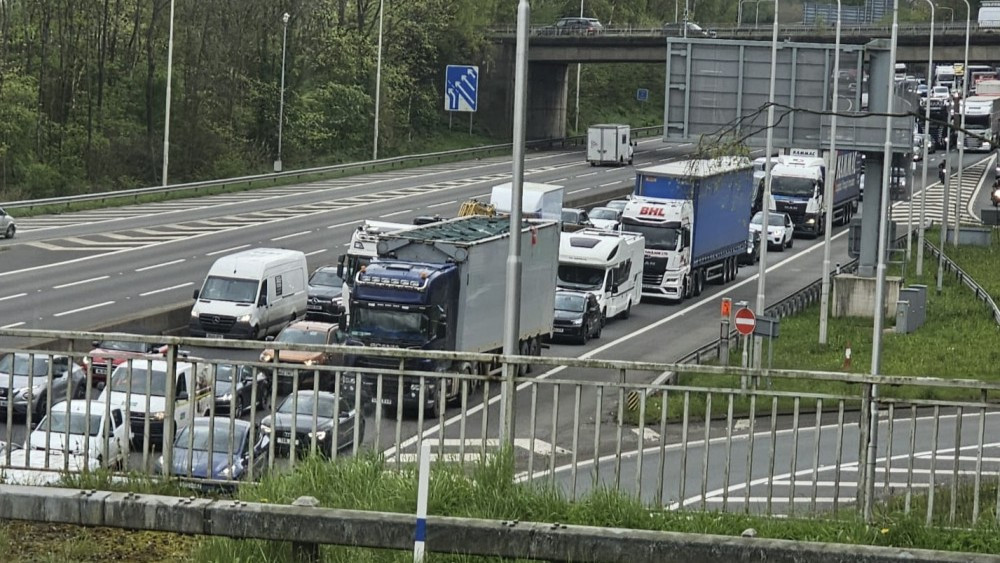 There are currently delays of 60 minutes on the M6 northbound (image via Nub News)